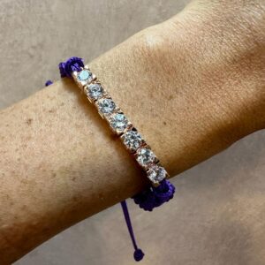 Bracciale macramè con zirconi bianchi color viola