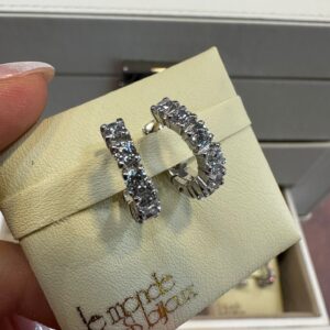 Orecchini a cerchio in argento e zirconi bianchi