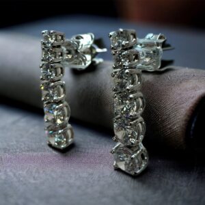 Orecchini fiammifero in argento e zirconi bianchi