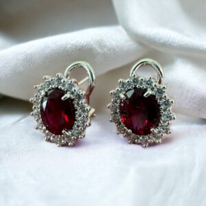 Orecchini Sarah con zircone rosso e zirconi bianchi