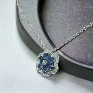 DD Collana fiore in oro con zaffiri e diamanti