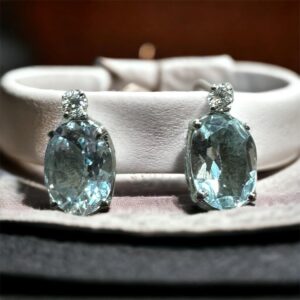 Orecchini con acquamarina e diamanti