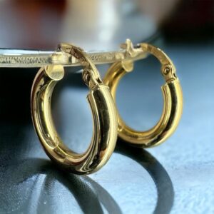 Orecchini Tina a cerchio in oro giallo