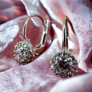 Orecchini Jasmine a monachella in oro bianco