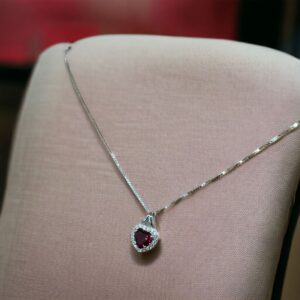 Collana in oro bianco con cuore